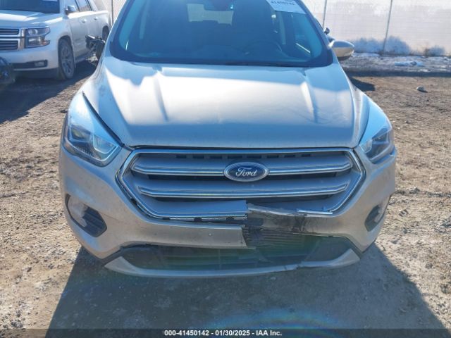 1FMCU9J93HUC81133 Ford Escape Titanium
