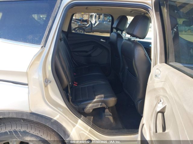1FMCU9J93HUC81133 Ford Escape Titanium
