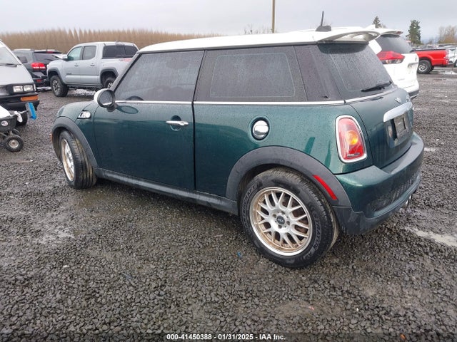 2010 MINI COOPER S WMWMF7C54ATW89845 Photo 2