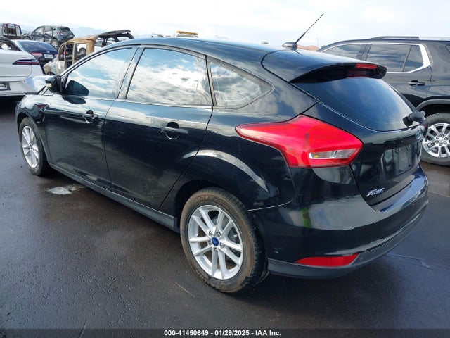1FADP3K25HL236012 Ford FOCUS SE