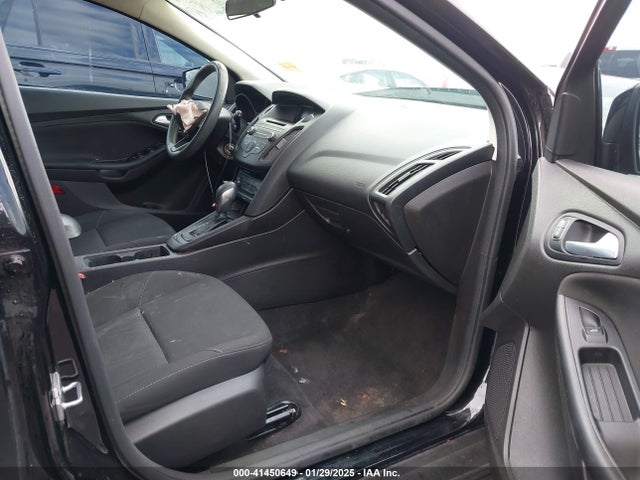 1FADP3K25HL236012 Ford FOCUS SE