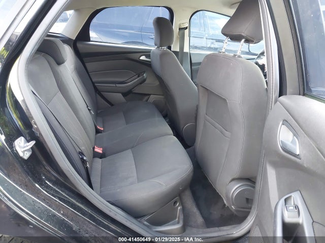 1FADP3K25HL236012 Ford FOCUS SE