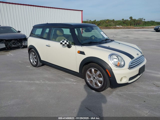 2009 MINI COOPER CLUBMAN WMWML33529TN68650 Photo 0