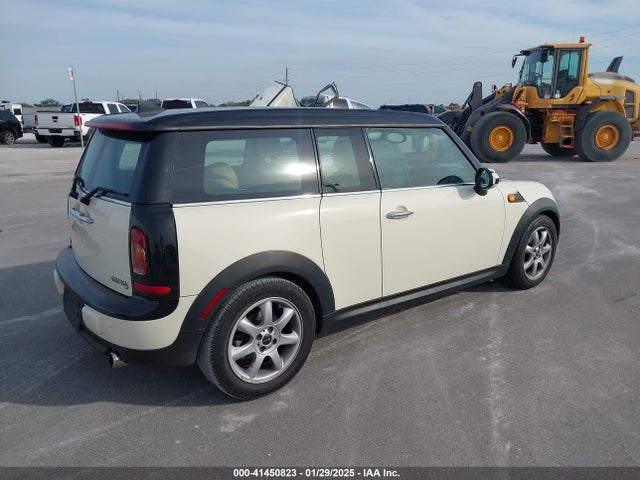 2009 MINI COOPER CLUBMAN WMWML33529TN68650 Photo 3