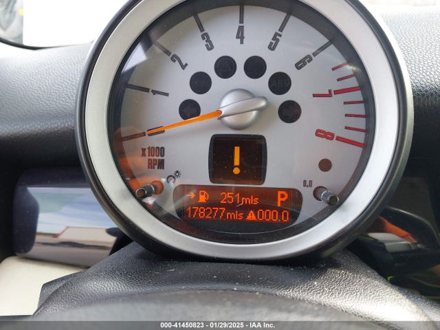 2009 MINI COOPER CLUBMAN WMWML33529TN68650 Photo 6