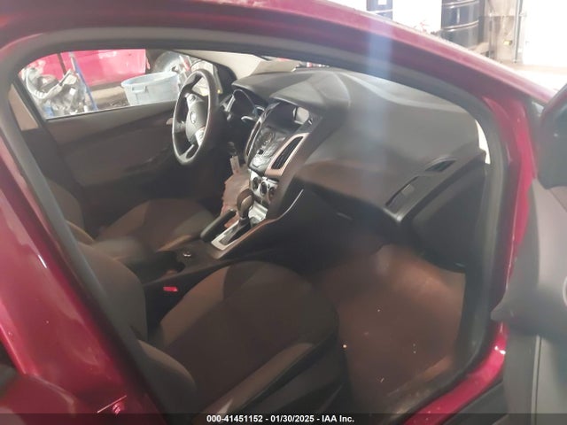 1FADP3F24EL424056 Ford FOCUS SE