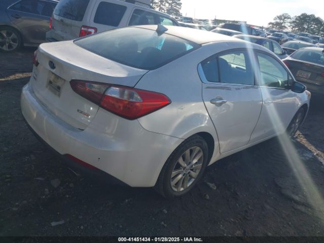KNAFX4A8XE5154918 KIA FORTE EX