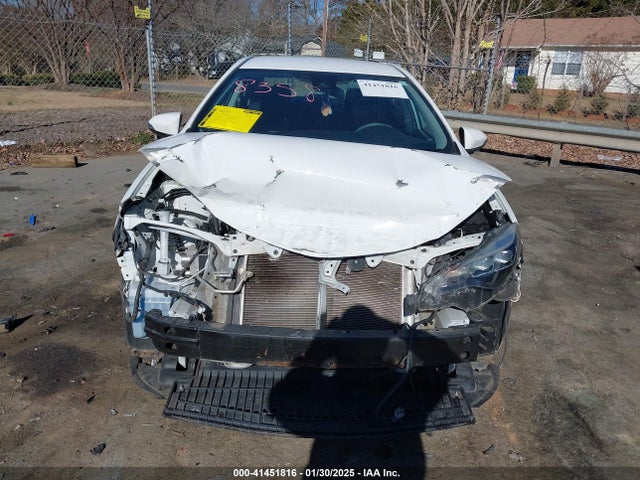 Toyota COROLLA SE 2018 5YFBURHE0JP829482 Image 13