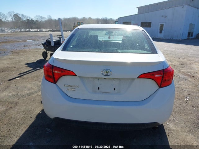 Toyota COROLLA SE 2018 5YFBURHE0JP829482 Image 17
