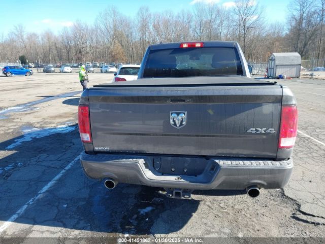 1C6RR7FT2JS163365 RAM 1500 Express  4x4 6'4 Box