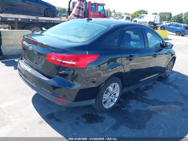 Ford FOCUS S 2015 1FADP3E29FL292124 Image 4