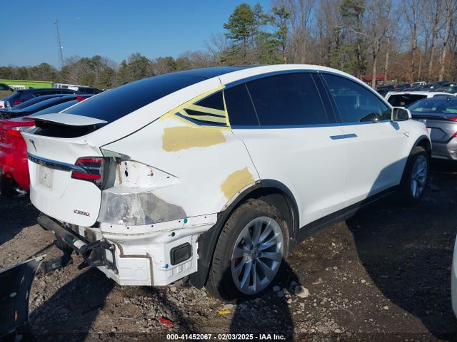 2016 TESLA MODEL X 5YJXCBE47GF020576 Photo 3