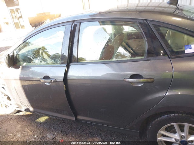 Ford FOCUS SE 2016 1FADP3F24GL304907 Image 15