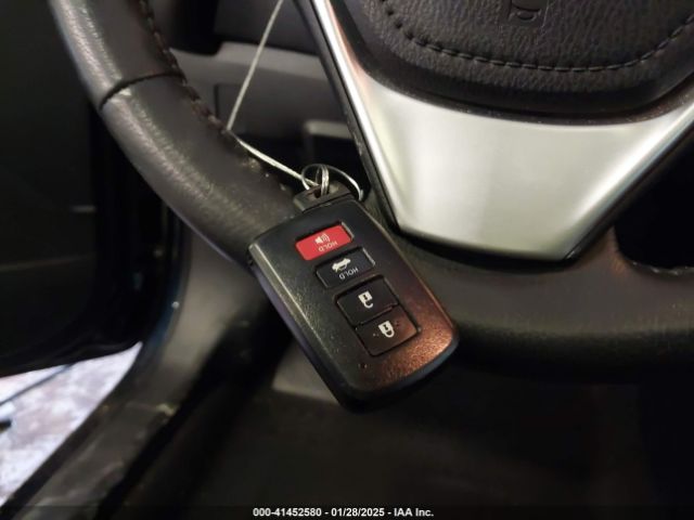 2T1BURHE7KC138628 Toyota Corolla Xle