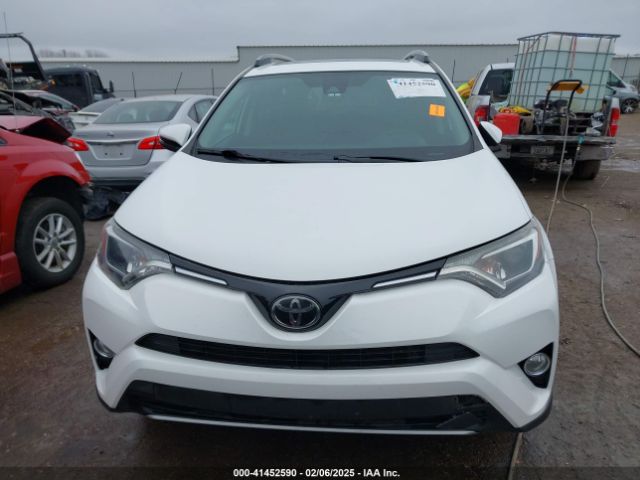 2T3WFREV2JW494330 Toyota Rav4 Xle