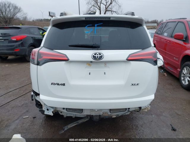 2T3WFREV2JW494330 Toyota Rav4 Xle