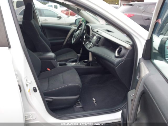 2T3WFREV2JW494330 Toyota Rav4 Xle