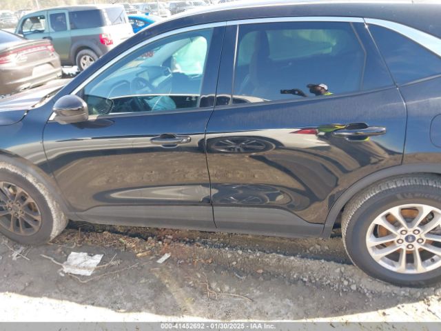 1FMCU0G62MUB07332 Ford ESCAPE SE