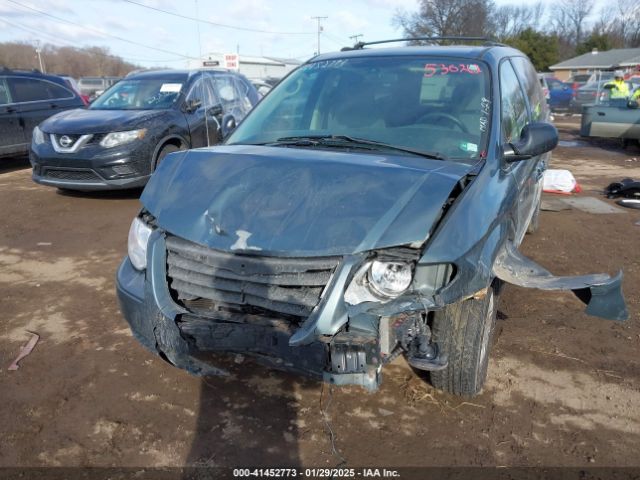 2005 CHRYSLER TOWN & COUNTRY 2C4GP54L35R530262 Photo 1