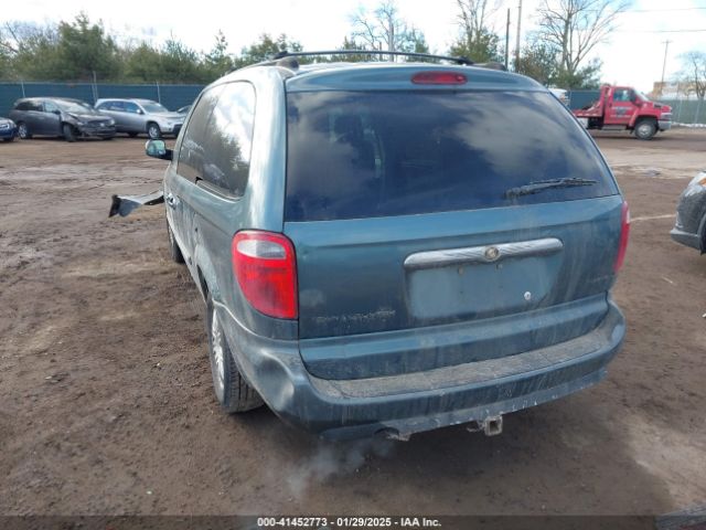 2005 CHRYSLER TOWN & COUNTRY 2C4GP54L35R530262 Photo 2
