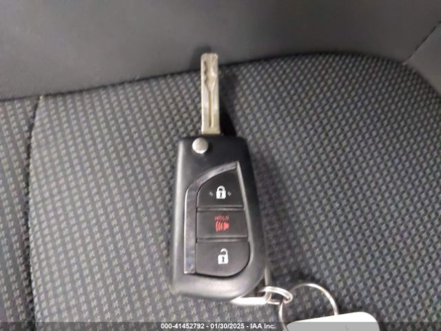 2T3F1RFV4MW185783 Toyota RAV4 LE