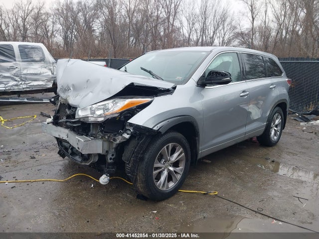 5TDBKRFH8FS090069 Toyota Highlander Le Plus V6
