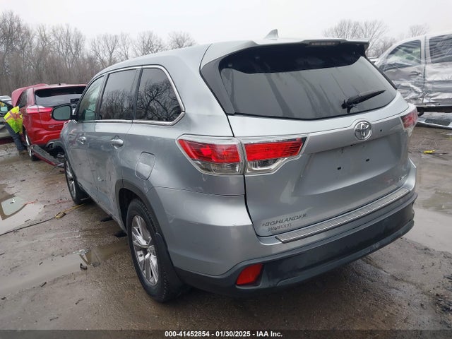 5TDBKRFH8FS090069 Toyota Highlander Le Plus V6