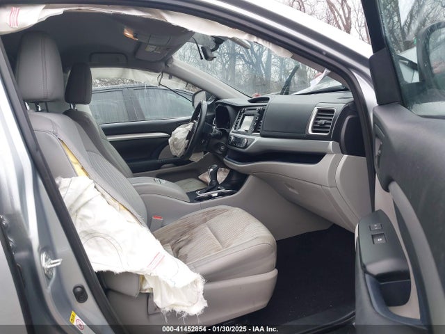 5TDBKRFH8FS090069 Toyota Highlander Le Plus V6