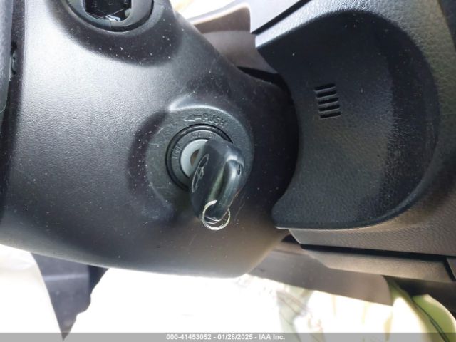 2T1BURHE5KC172647 Toyota COROLLA SE
