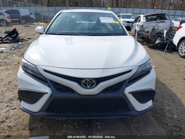 4T1T11AK6NU013136 Toyota CAMRY SE
