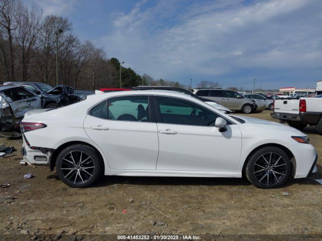 4T1T11AK6NU013136 Toyota CAMRY SE