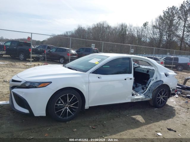 4T1T11AK6NU013136 Toyota CAMRY SE