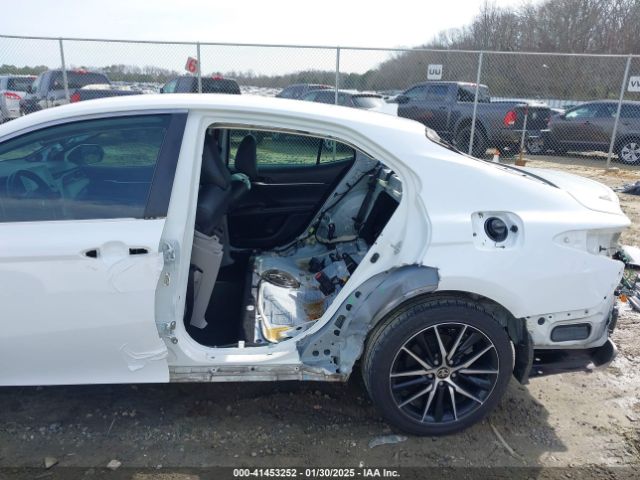4T1T11AK6NU013136 Toyota CAMRY SE