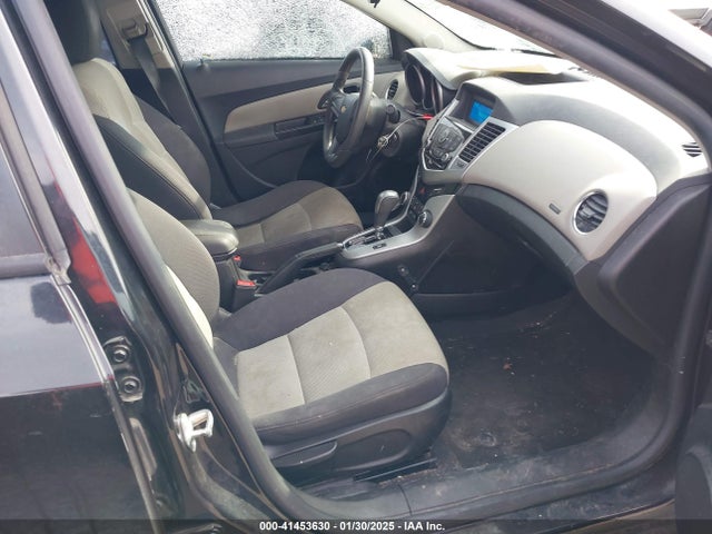 1G1PA5SG6E7195807 Chevrolet Cruze Ls Auto