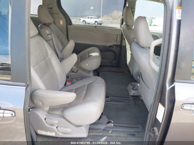 5TDYZ3DC4HS835283 Toyota Sienna Xle/limited