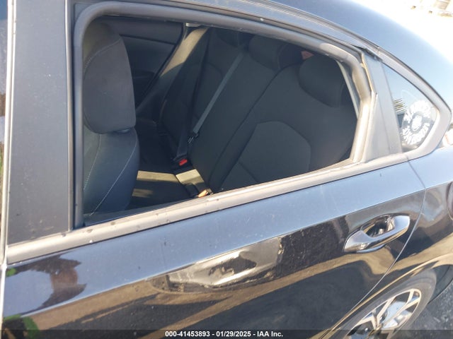 3KPF24ADXME271884 KIA Forte Lxs