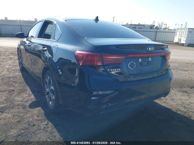 3KPF24ADXME271884 KIA Forte Lxs