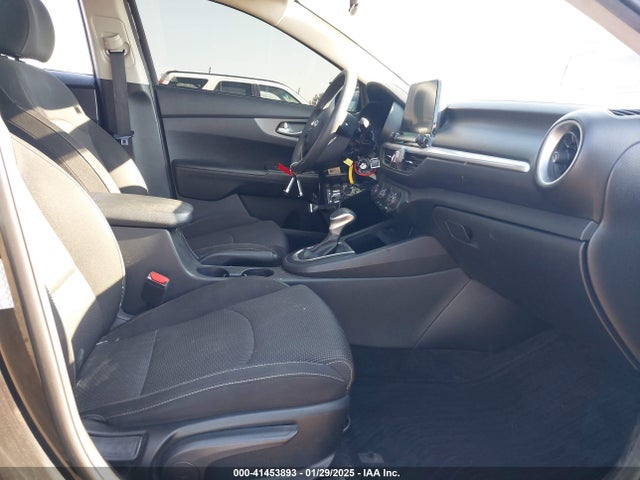 3KPF24ADXME271884 KIA Forte Lxs