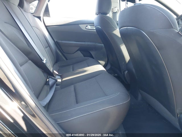 3KPF24ADXME271884 KIA Forte Lxs