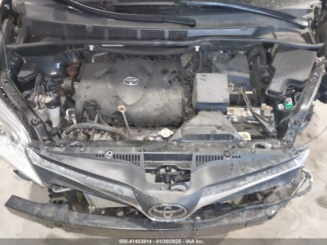 5TDKZ3DC8JS956555 Toyota Sienna Le 8 Passenger