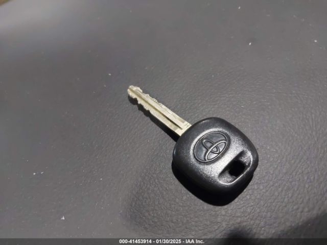 5TDKZ3DC8JS956555 Toyota Sienna Le 8 Passenger
