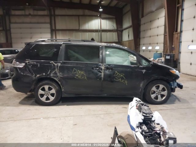 5TDKZ3DC8JS956555 Toyota Sienna Le 8 Passenger