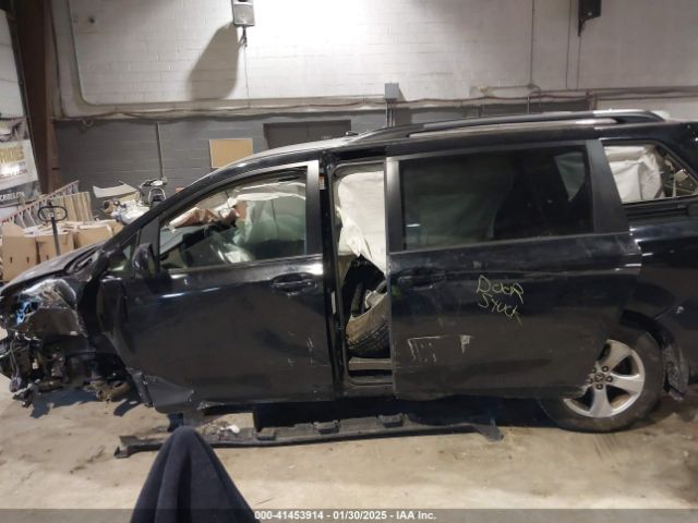 5TDKZ3DC8JS956555 Toyota Sienna Le 8 Passenger