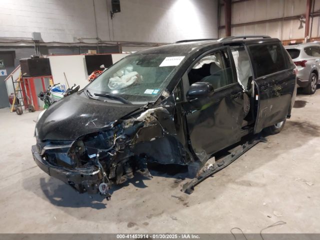 5TDKZ3DC8JS956555 Toyota Sienna Le 8 Passenger