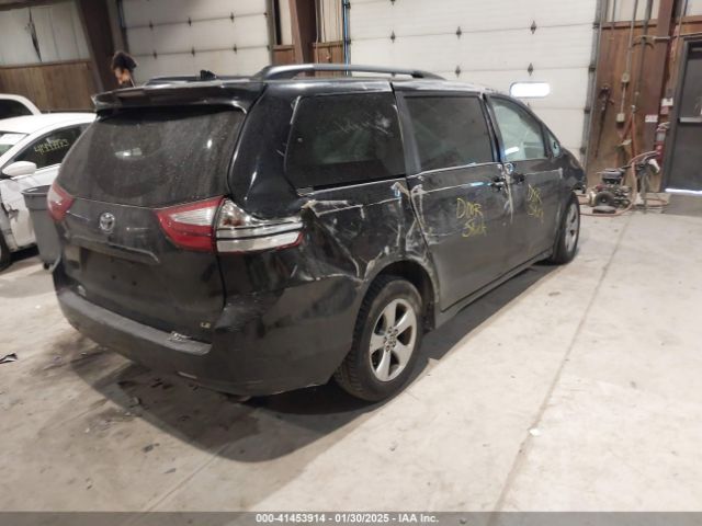 5TDKZ3DC8JS956555 Toyota Sienna Le 8 Passenger