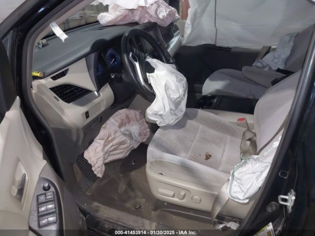5TDKZ3DC8JS956555 Toyota Sienna Le 8 Passenger