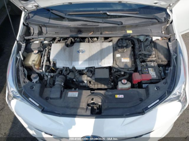 JTDKBRFU1J3058622 Toyota Prius Two