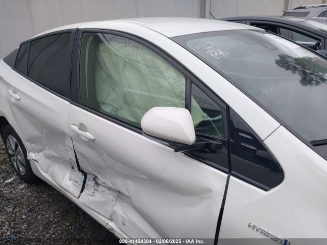 JTDKBRFU1J3058622 Toyota Prius Two