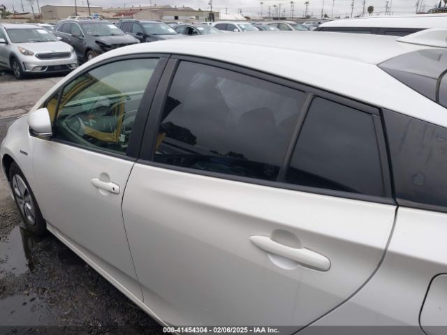 JTDKBRFU1J3058622 Toyota Prius Two