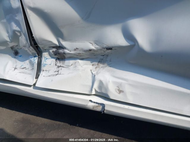 JTDKBRFU1J3058622 Toyota Prius Two